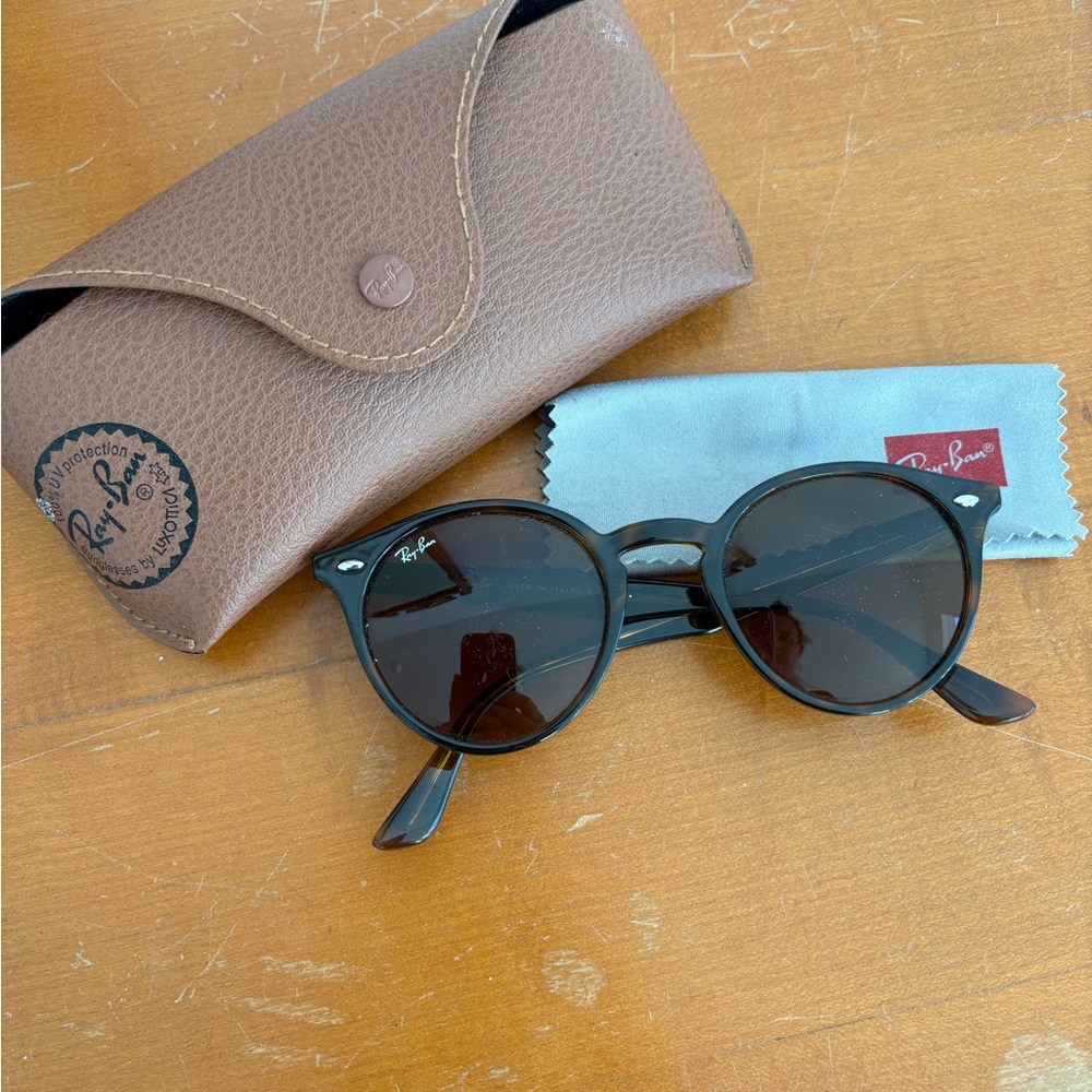 Ray-Ban Women’s RB2180 Tortoise Brown Sunglasses, Acetate Frame, Classic Summer